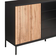 Modernes Sideboard mit schwarzem Korpus und Holzlamellen, seitliche Perspektive