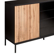 Modernes Sideboard mit schwarzem Korpus und Holzlamellen, seitliche Perspektive