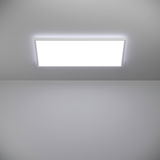 Rechteckige LED-Deckenleuchte ROVITO, von unten betrachtet, mit gleichmäßiger Ausleuchtung und modernem Design.