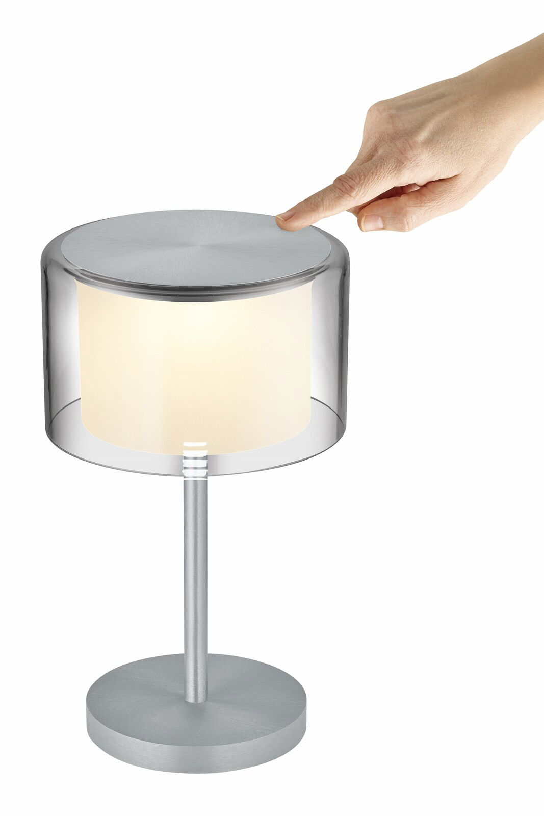 Akku-Tischleuchte GRAND SMOKE in seitlicher Perspektive mit einer Hand, die den oberen Teil berührt.
