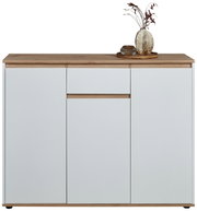 Modern dressoir met witte voorkant en houten oppervlak, gezien vanaf de voorkant, versierd met een vaas en een dienblad.