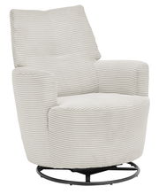 Bequemer Sessel mit gestreiftem Stoffbezug in Seitenansicht