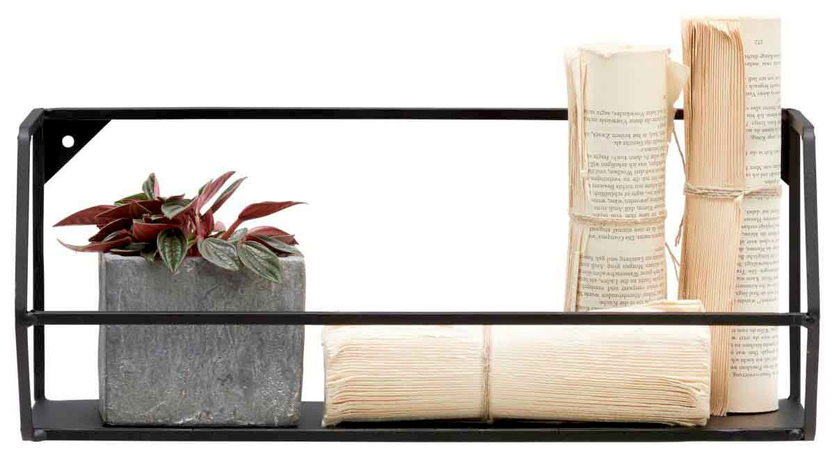 Schwarzes Wandregal aus Metall mit einer Pflanze in einem grauen Topf und mehreren aufgerollten Buchseiten, seitliche Perspektive.