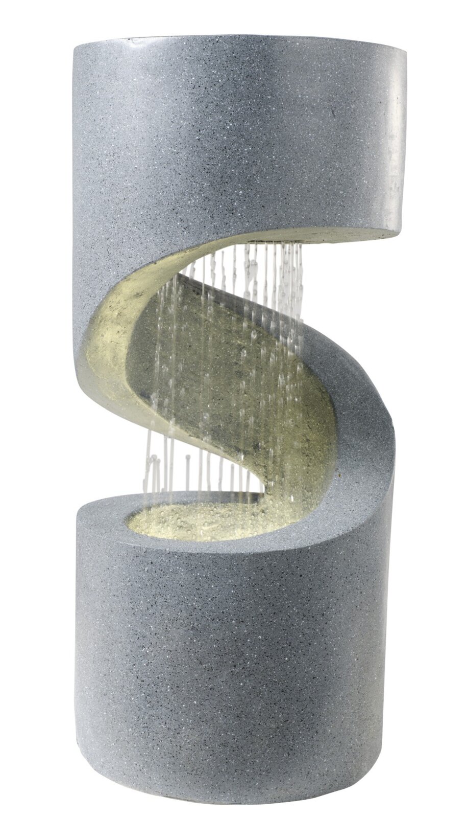 Moderner Gartenbrunnen in S-Form aus grau gesprenkeltem Stein/Beton mit warmweiß beleuchteter Wasserwand, frontale Ansicht leicht von oben auf weißem Hintergrund