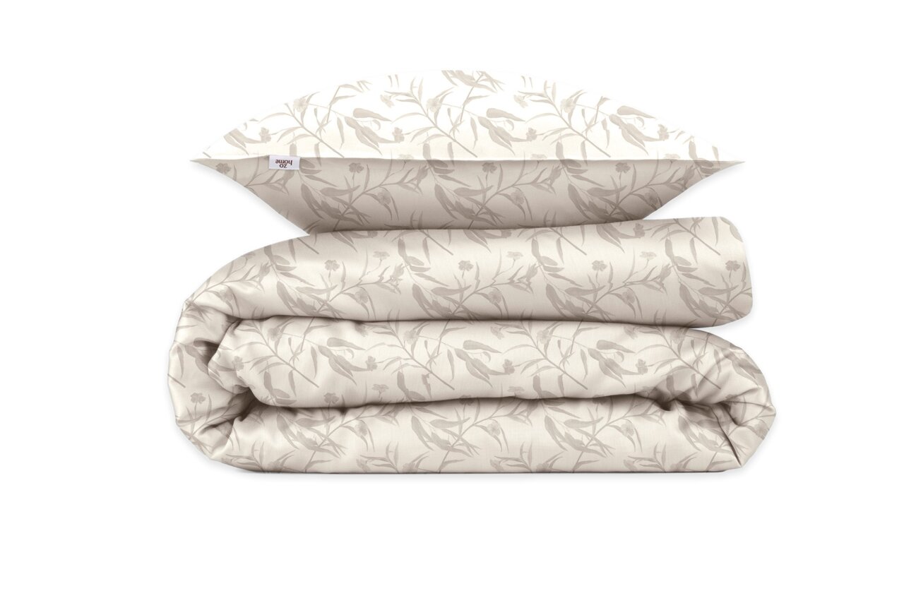 Beige Bettwäsche-Set mit floralem Muster, bestehend aus einem Kissenbezug und einem gefalteten Bettdeckenbezug, aus der Vogelperspektive.