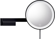Ronde, zwarte make-upspiegel voor aan de muur met LED-ringverlichting en een touch-power-symbool, zijaanzicht vanaf de voorkant op een witte achtergrond
