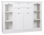 Weißes Highboard mit zwei offenen Regalfächern auf beiden Seiten, zwei Schubladen und zwei Türen in der Mitte, frontale Ansicht.