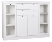 Weißes Highboard mit zwei offenen Regalfächern auf beiden Seiten, zwei Schubladen und zwei Türen in der Mitte, frontale Ansicht.