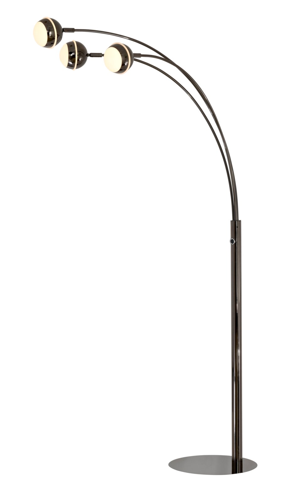 Moderne zwarte boogvloerlamp met drie gebogen armen en ronde, warm verlichte lampenkappen, volledig afgebeeld in vooraanzicht op een witte achtergrond.