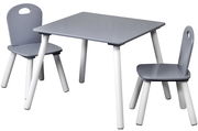 Grauer Kindertisch mit zwei passenden Stühlen, seitliche Perspektive