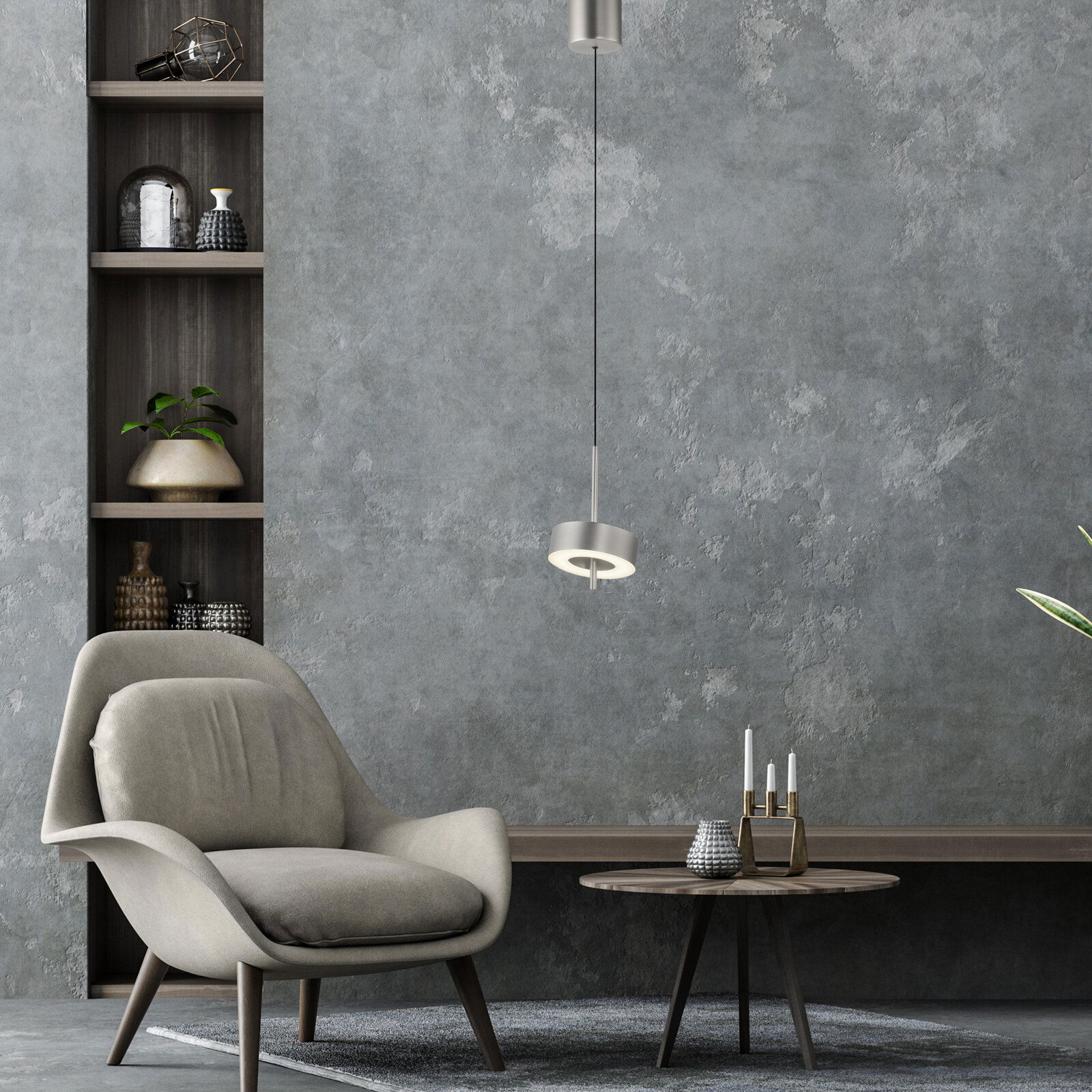 Moderne Pendelleuchte Q-ROTATE in einem stilvollen Wohnzimmer, seitliche Perspektive.