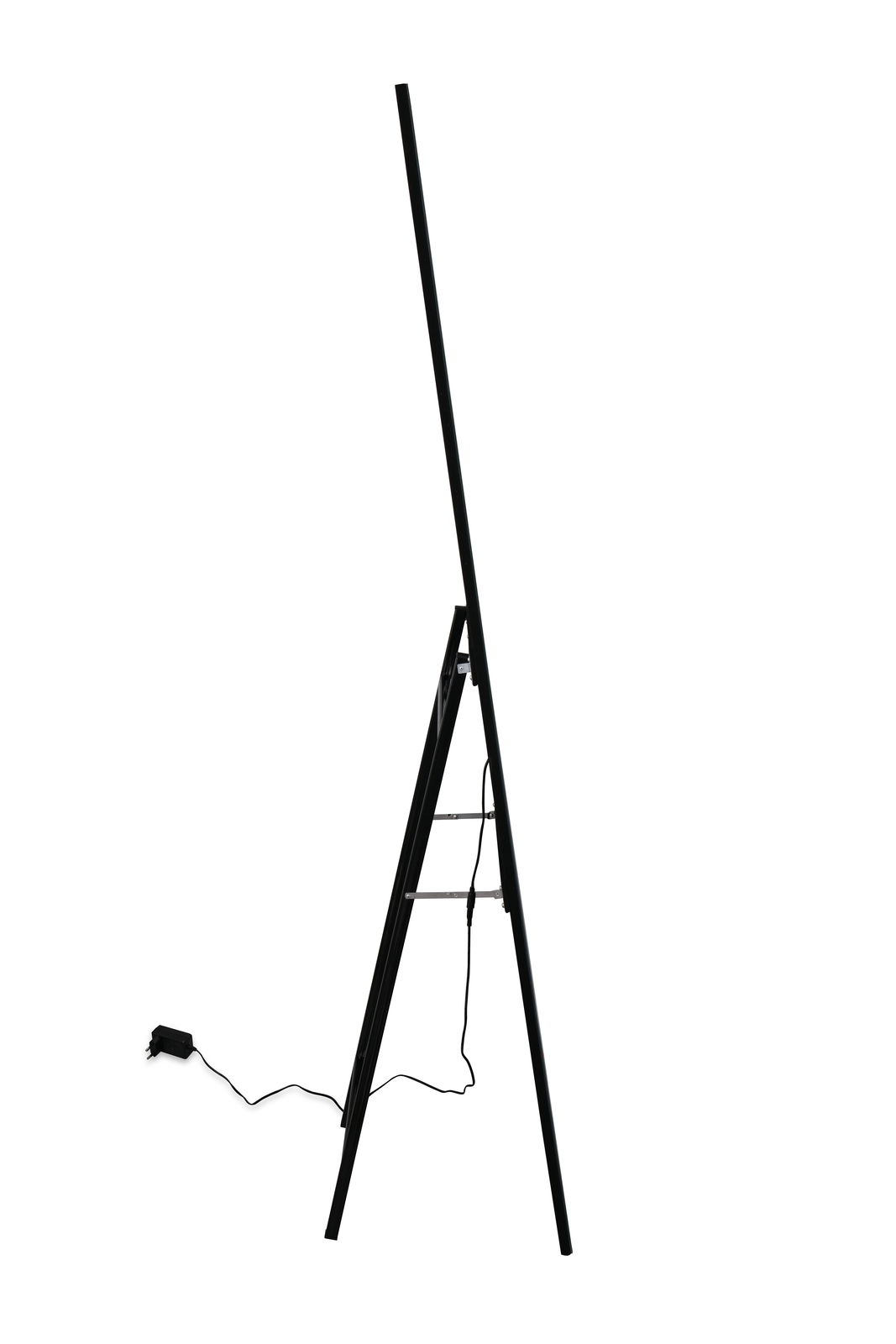 Seitenansicht eines LED-Standspiegels mit schwarzem Rahmen und Stromkabel.