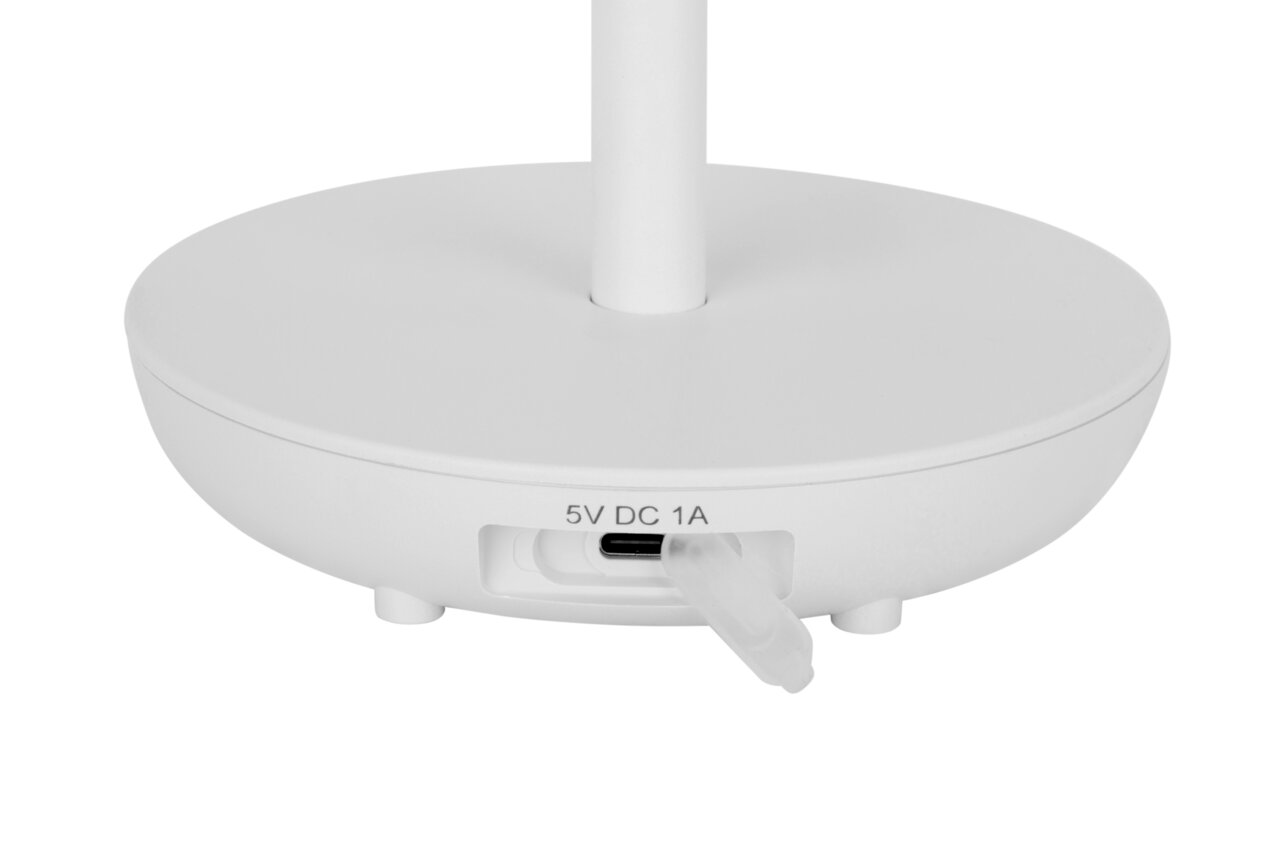 Nahaufnahme der Unterseite einer weißen Solarleuchte mit USB-C-Anschluss, Ansicht von unten.