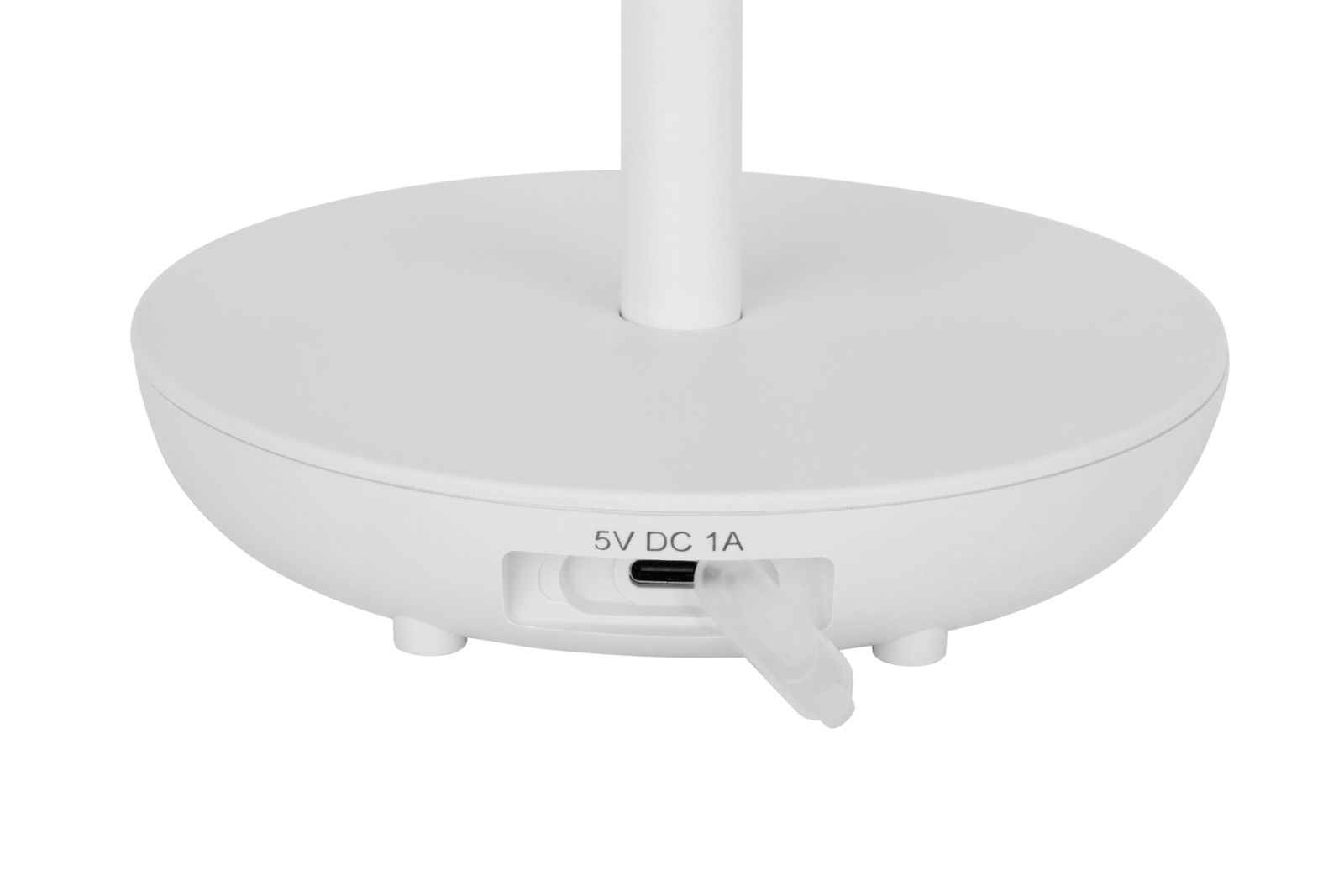 Nahaufnahme der Unterseite einer weißen Solarleuchte mit USB-C-Anschluss, Ansicht von unten.