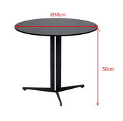 Runder Beistelltisch mit schwarzer Tischplatte und dreibeinigem Metallgestell, seitliche Perspektive