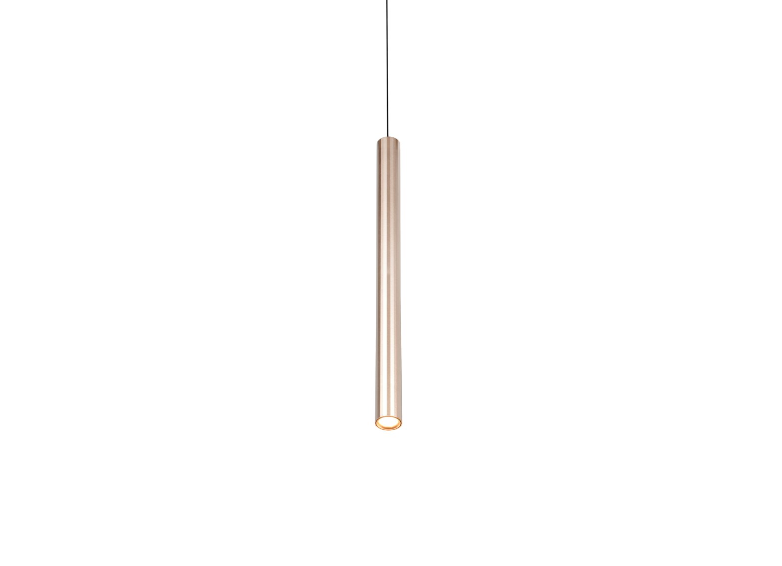 Schlanke zylindrische Pendelleuchte in Metallic-Optik mit warm leuchtender Lichtöffnung, frontale Ansicht