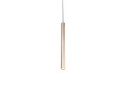 Schlanke zylindrische Pendelleuchte in Metallic-Optik mit warm leuchtender Lichtöffnung, frontale Ansicht