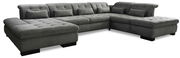 Großes, graues Ecksofa in U-Form mit mehreren Kissen, Perspektive von vorne links