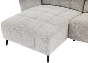 Nahaufnahme einer hellgrauen, strukturierten Ecksofa-Rundecke mit schwarzen Beinen, von schräg oben fotografiert.