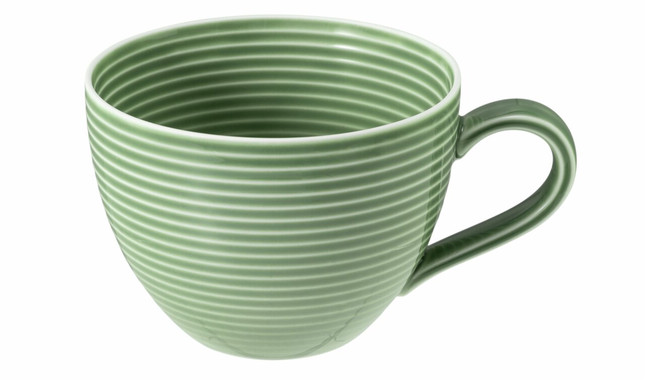 Grüne Kaffeetasse mit Rillenstruktur, seitliche Perspektive