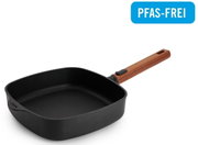 Gusseiserne Viereckpfanne 24x24cm mit Holzgriff, PFAS-frei, seitliche Perspektive