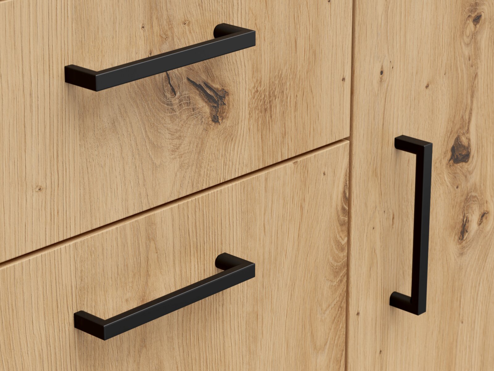 Nahaufnahme einer Kommode aus hellem Holz mit schwarzen, modernen Griffen, perspektivisch von vorne aufgenommen.