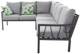 Lounge-Set in L-Form mit grauen Kissen und grünen Zierkissen mit Blattmuster, seitliche Perspektive