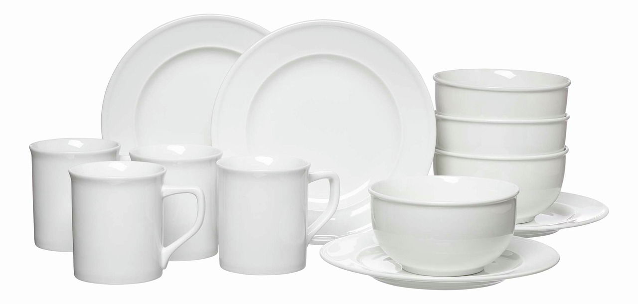 Weißes 12-teiliges Frühstücksset bestehend aus Tellern, Tassen und Schalen, frontal abgebildet.