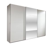Schwebetürenschrank mit drei Türen, mittlere Tür mit Spiegel, seitliche Perspektive