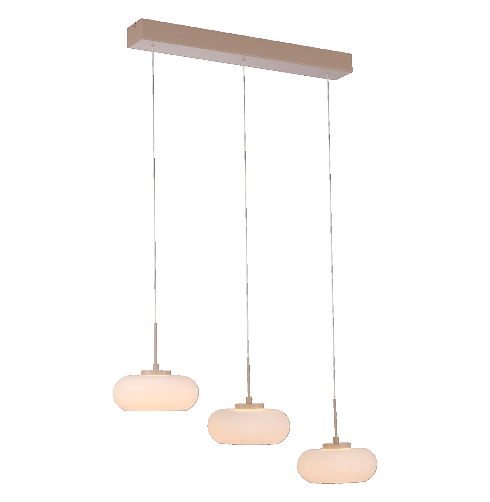 Moderne hanglamp met drie lampen, voorzien van drie opaalwitte, ovale glazen kappen aan lange kabels en een rechthoekige kap in beige/champagne, vrijstaand tegen een grijze achtergrond, vooraanzicht licht van onderaf.