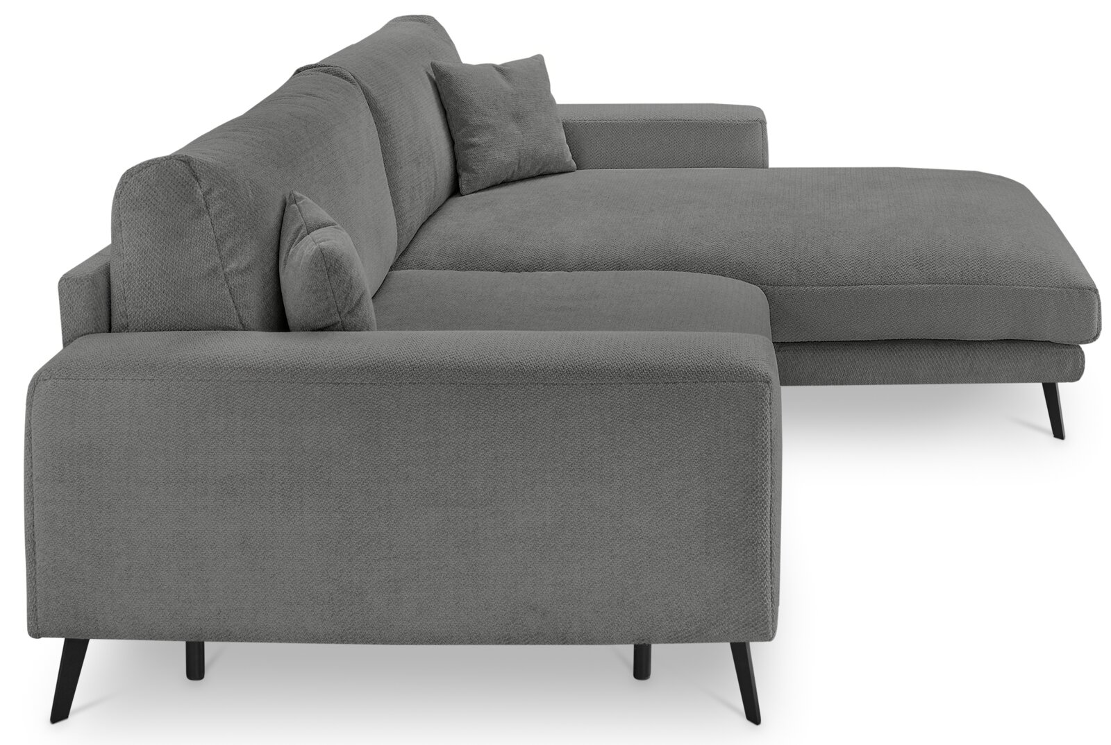 Graues L-förmiges Ecksofa mit Ottomane/Longchair, Stoffbezug, schwarzen Metallfüßen und Zierkissen, Ansicht schräg von vorne links