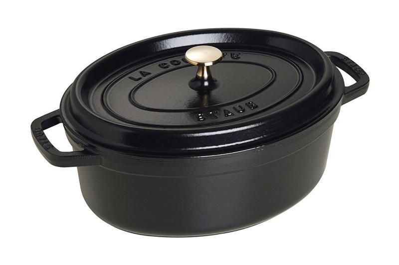Schwarzer ovaler Bräter Cocotte 29cm mit Deckel und goldfarbenem Knauf, seitliche Perspektive