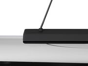 Nahaufnahme einer LED-Hängeleuchte mit schwarzem Gehäuse und Kabel, seitliche Perspektive