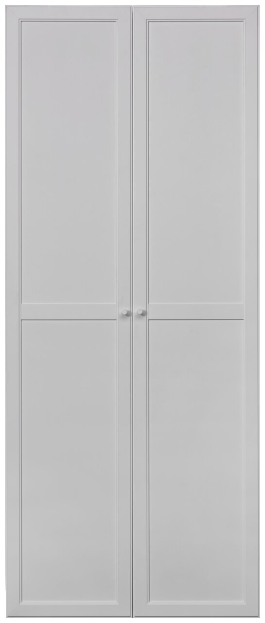 Weiße Doppeltür mit schlichter Paneeloptik, frontal fotografiert.
