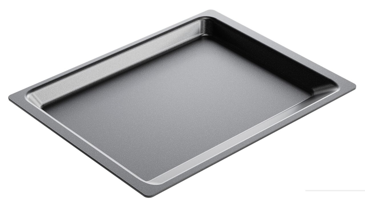 Backofenplatte in schräger Perspektive, 459 x 370 x 30 mm, aus Metall, mit erhöhtem Rand