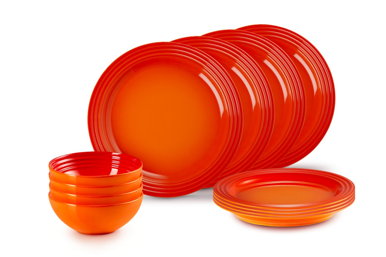 LE CREUSET Servieset 12-delig, ovenrood Ovenrood 12-delig servies met borden en schalen, zijaanzicht