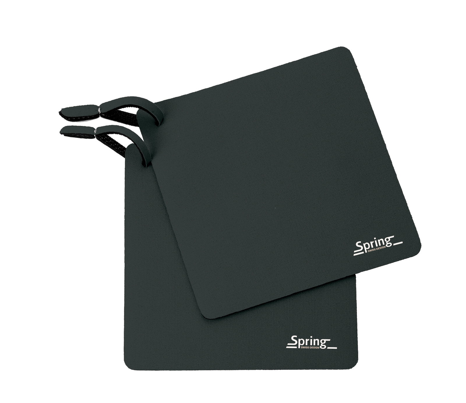 Zwei schwarze Topflappen mit Aufhängeschlaufen, übereinander liegend, aus der Vogelperspektive fotografiert.