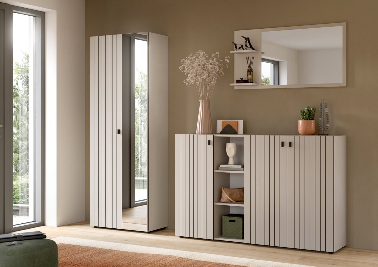 MID.YOU Garderobenkombination STATION Modernes Garderoben-Set in Weiß mit vertikalen schwarzen Linien: hoher Schrank mit Spiegel und breites Sideboard mit offenen Regalfächern, dekoriert mit Vase und Pflanze, frontal aus leicht seitlicher Perspektive im Wohnraum