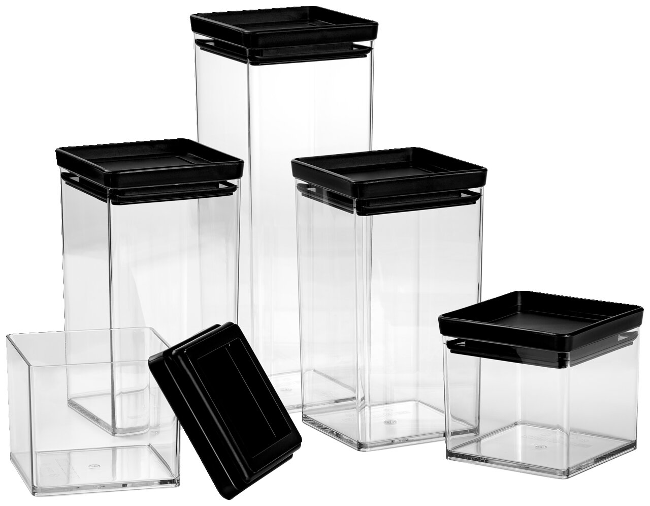 Homeware Set van 5 voorraadbussen Set van 5 voorraadbussen van doorzichtig kunststof met zwarte deksels, gefotografeerd in perspectief vanaf de voorkant
