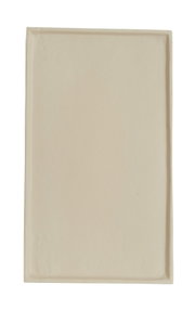 Rechthoekige, beige keramische schaal, gezien van bovenaf.