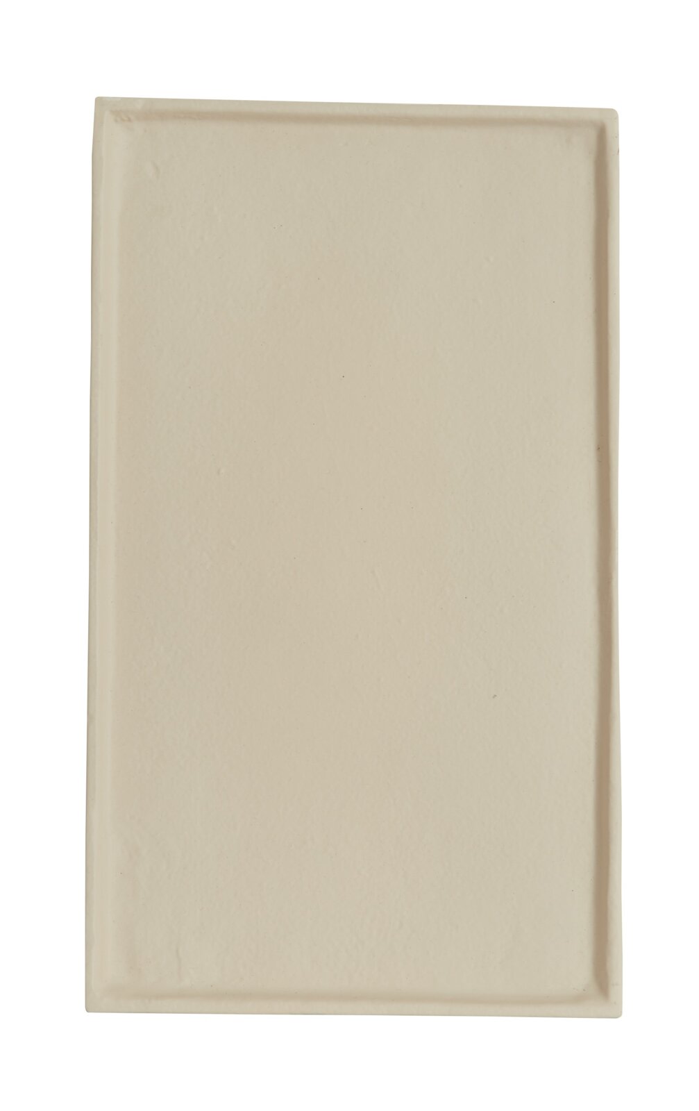 Rechthoekige, beige keramische schaal, gezien van bovenaf.