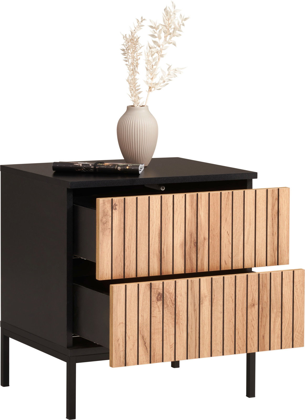 Moderne Nachtkommode mit zwei offenen Schubladen aus Holz und schwarzem Metallgestell, dekoriert mit einer Vase und Trockenblumen, seitliche Perspektive