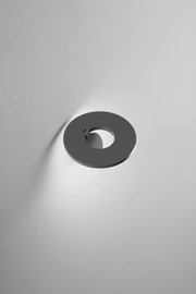 Moderne LED-Außenwandleuchte in runder Form, seitliche Perspektive