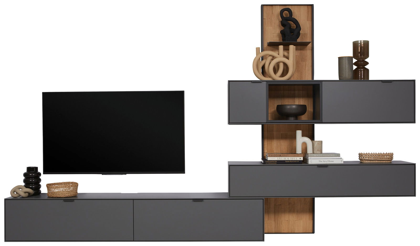 Moderne Wandkombination in dunklem Grau mit Holzakzenten, bestehend aus mehreren Schränken und Regalen, dekoriert mit Büchern und Vasen. Frontalansicht.