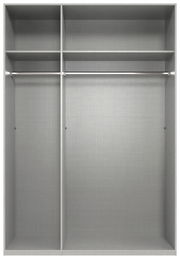 Innenansicht eines dreitürigen Drehtürenschranks mit zwei Kleiderstangen und zwei Regalböden, frontal betrachtet.