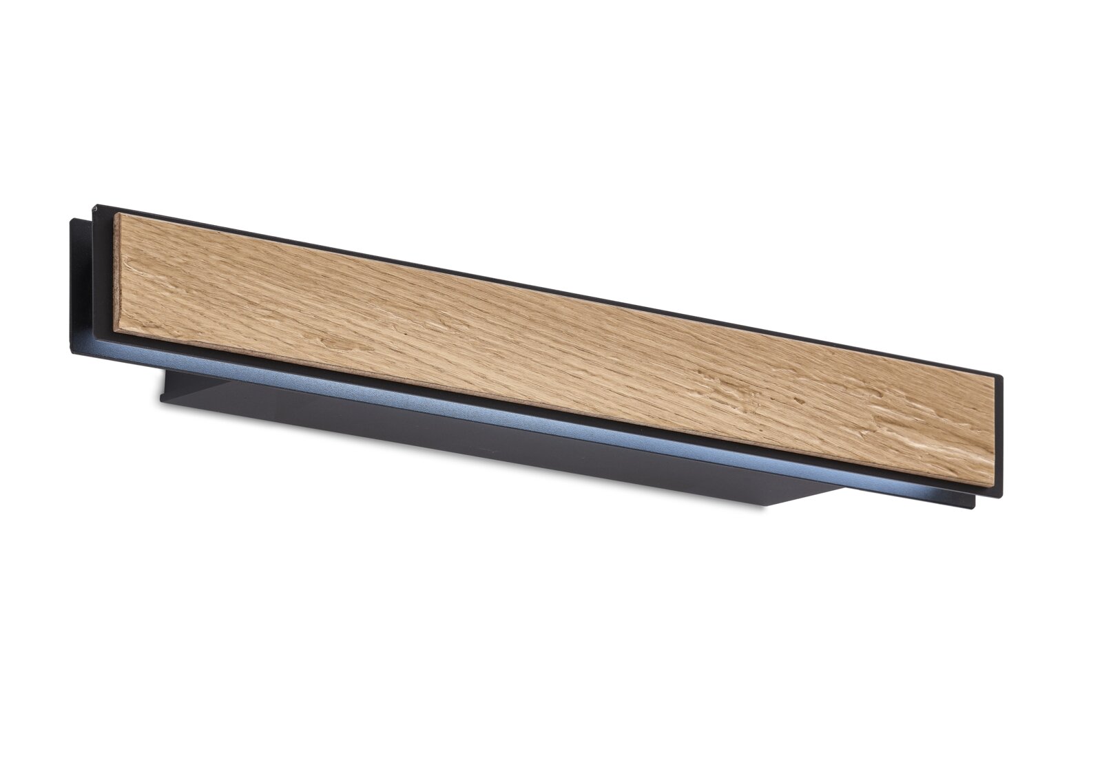 Moderne längliche Wandleuchte mit naturfarbener Holzfront und schwarzem Metallrahmen in schräger Vorderansicht