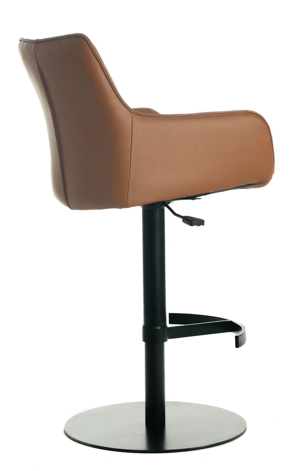 Seitliche Ansicht eines braunen Barhockers mit schwarzem Metallfuß und Fußstütze.