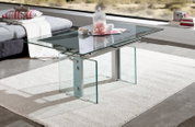 Moderner Couchtisch aus Glas mit Metallakzenten, seitliche Perspektive