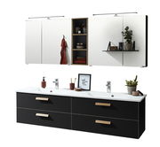 Moderne Badkombination mit schwarzem Unterschrank und weißem Doppelwaschbecken, darüber ein großer Spiegelschrank mit offenen Regalfächern, frontal betrachtet.