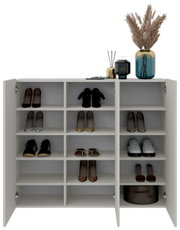 Vooraanzicht van een hangende schoenenkast met open deuren, gevuld met diverse schoenen en decoratieve voorwerpen op de bovenkant.
